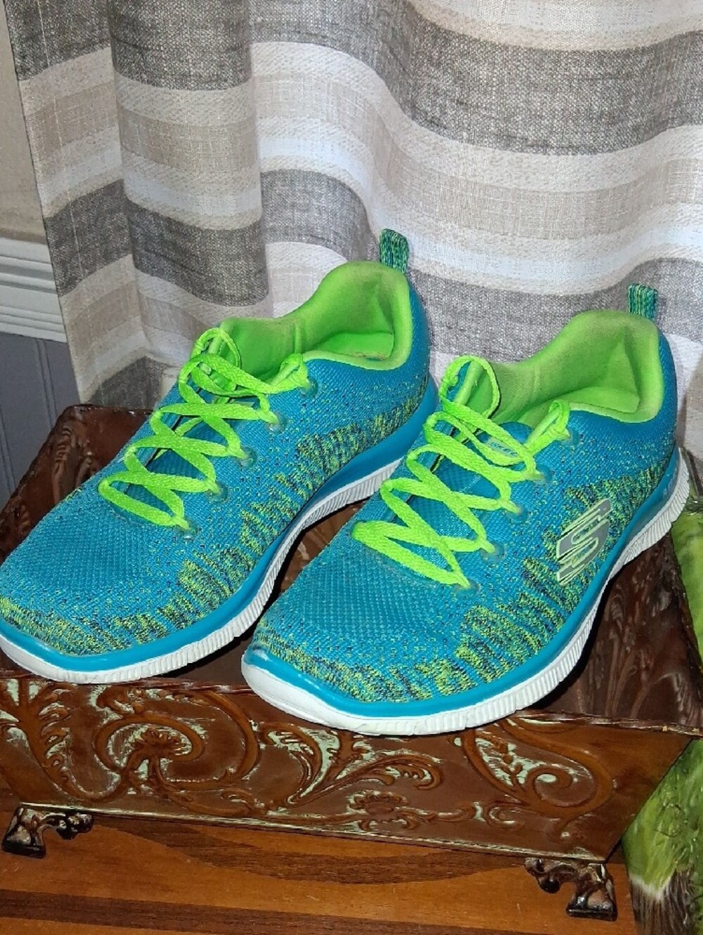 Skechers Knit Blue & Neon Green Athletic Sneakers Women 7.5